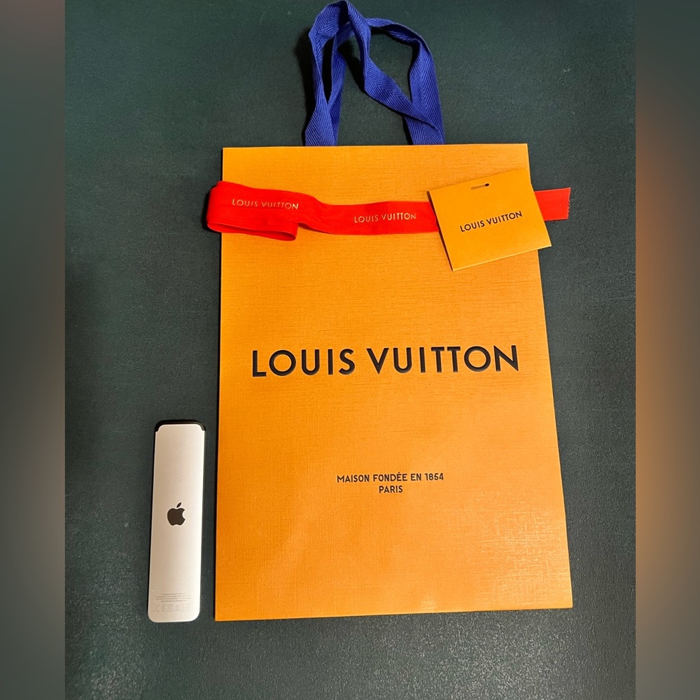 Excellent condition Louis Vuitton shopping bag